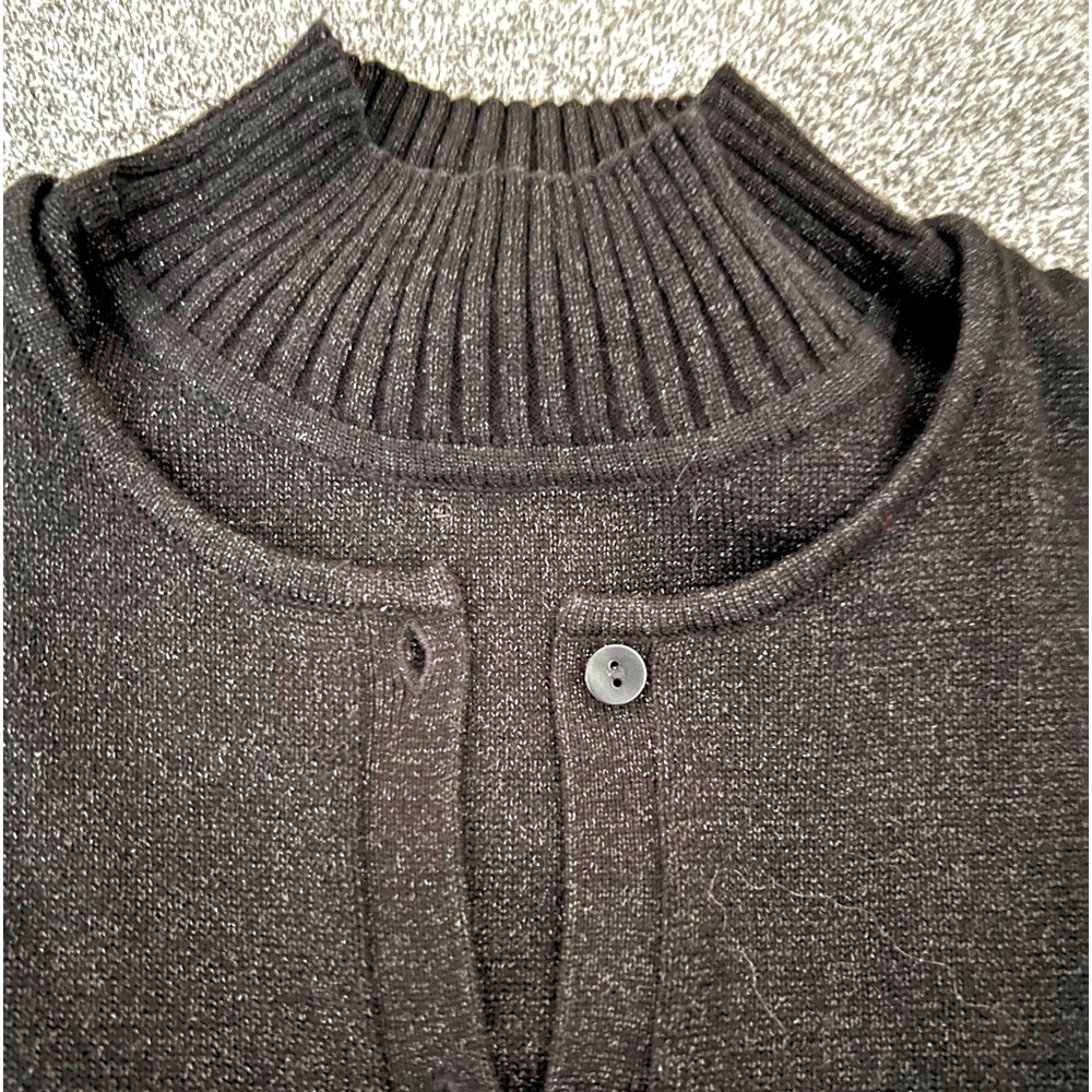 Liz Claiborne M sleeveless shell and cardigann in rich black